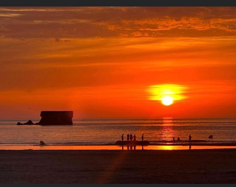 Le Brise Lame Maison Neuve A 2 Pas De La Plage 勒波泰勒 外观 照片