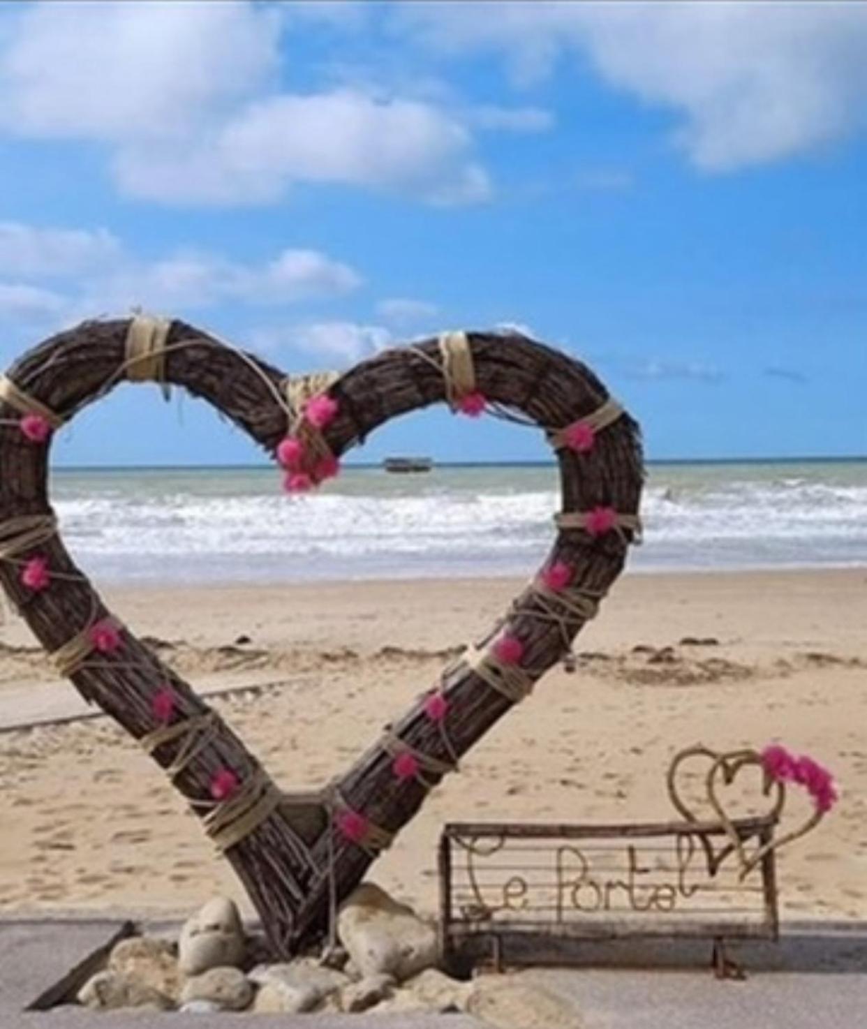 Le Brise Lame Maison Neuve A 2 Pas De La Plage 勒波泰勒 外观 照片